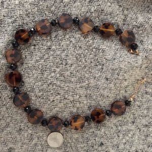 Stylish tortise shell necklace